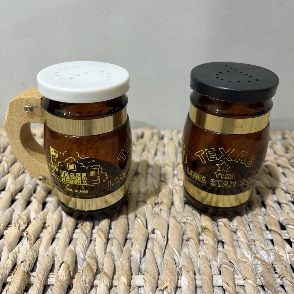 Vintage Salt Pepper Shakers TEXAS Barrell Glass Wooden Handles Lone Star State‎